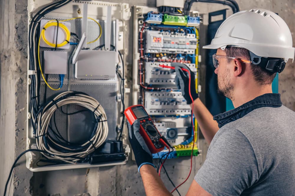 EPIs para eletricista: quais são os indispensáveis