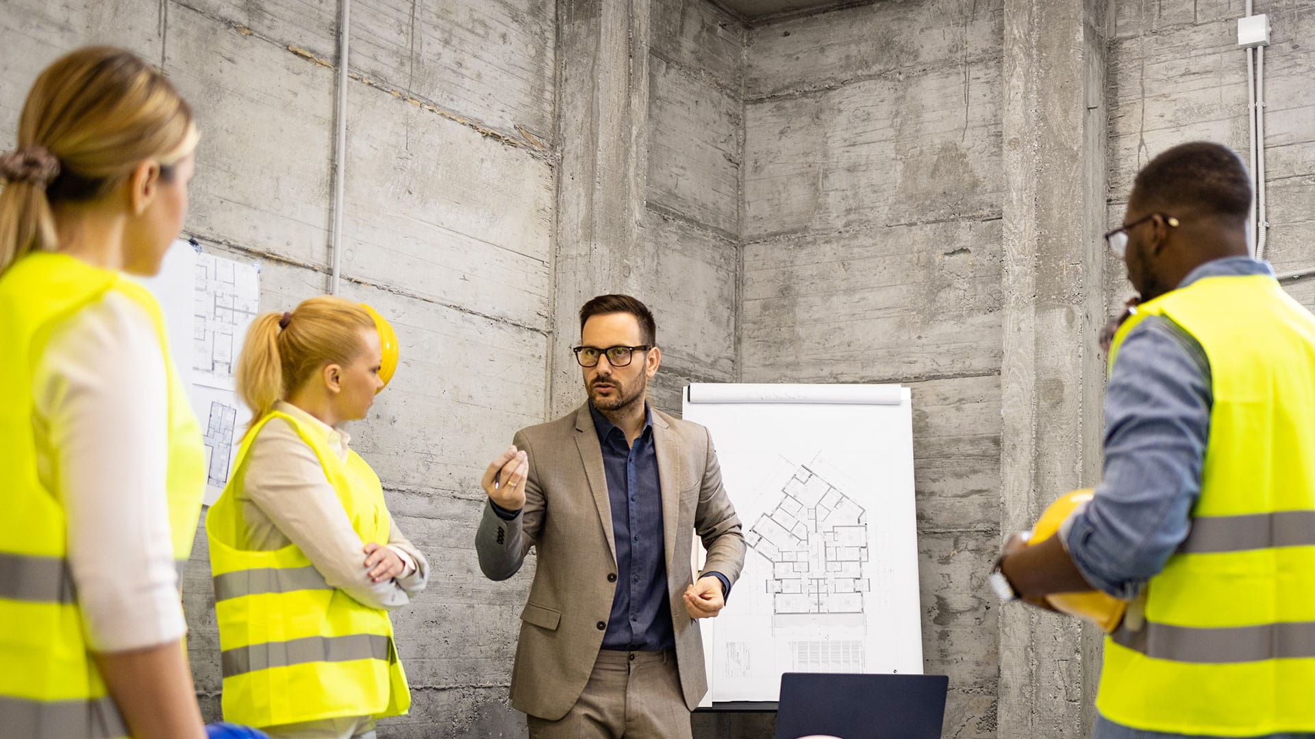 Guia prático: Como implementar um programa eficaz de entrega e controle de EPIs